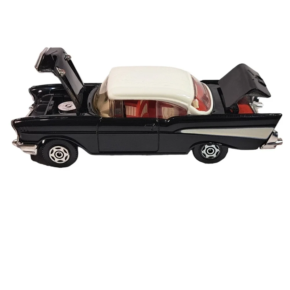 Corgi 1957 Black/White Chevrolet Bel Air 1/43 Scale C825/1 Made In GT Br…